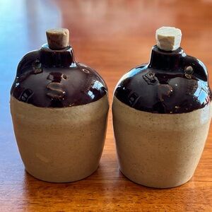 Bean pot Salt and Pepper Shakers